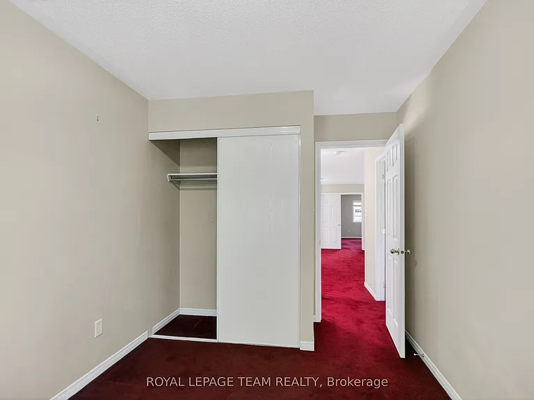 32 Riverstone Dr N — Photo 35
