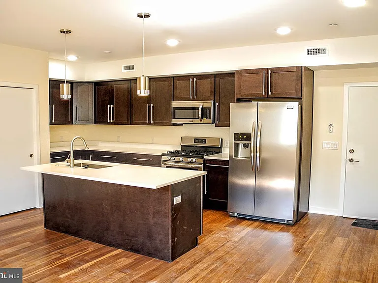 934 S 5th St #B2 — Photo 3