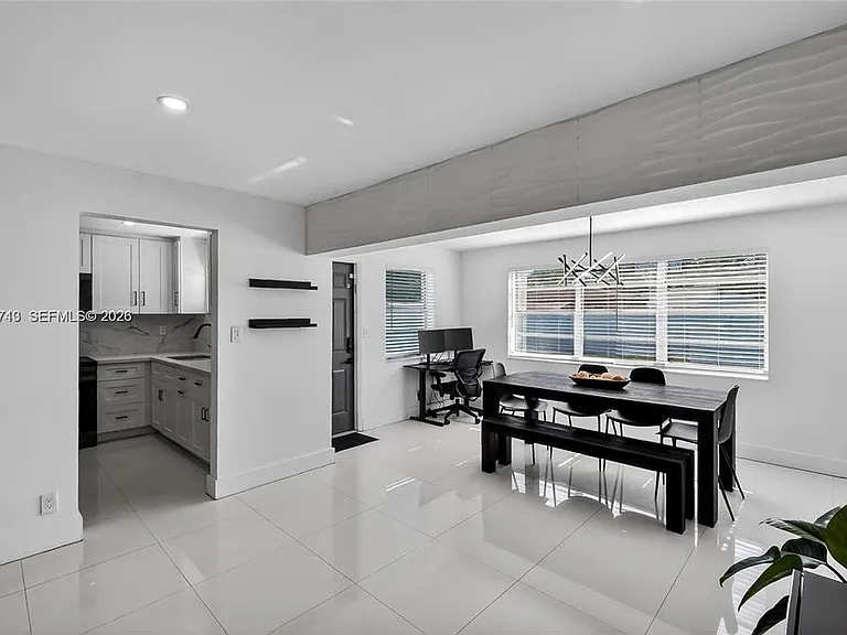 413 SW 5th Ave — Photo 11