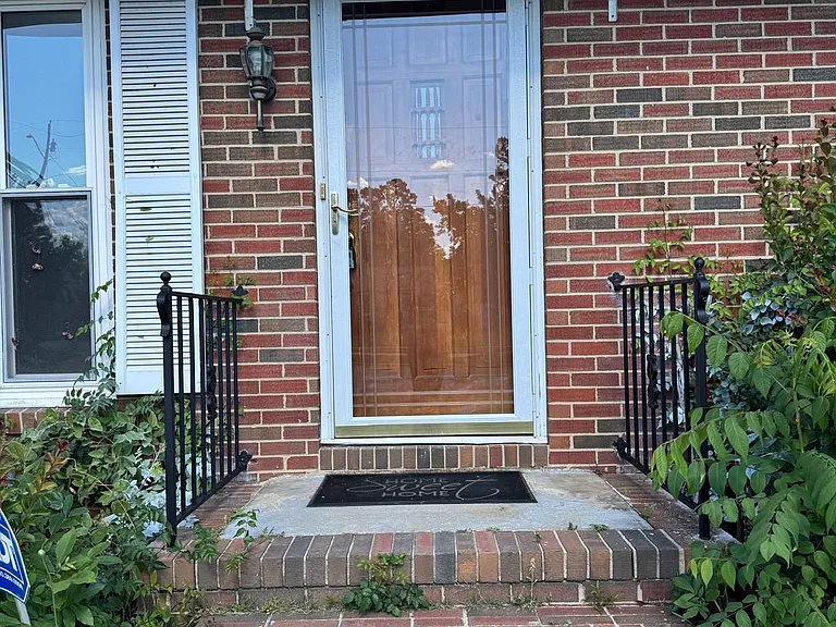 717 Glensford Dr — Photo 2