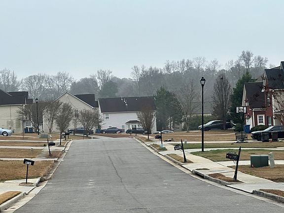 4th image of 1367 Amaryllis Way