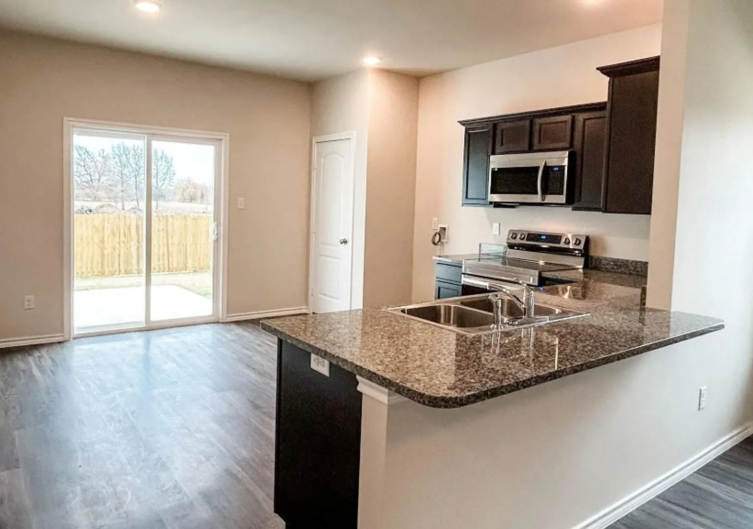Like new 4-bed/2-bath! — Photo 4