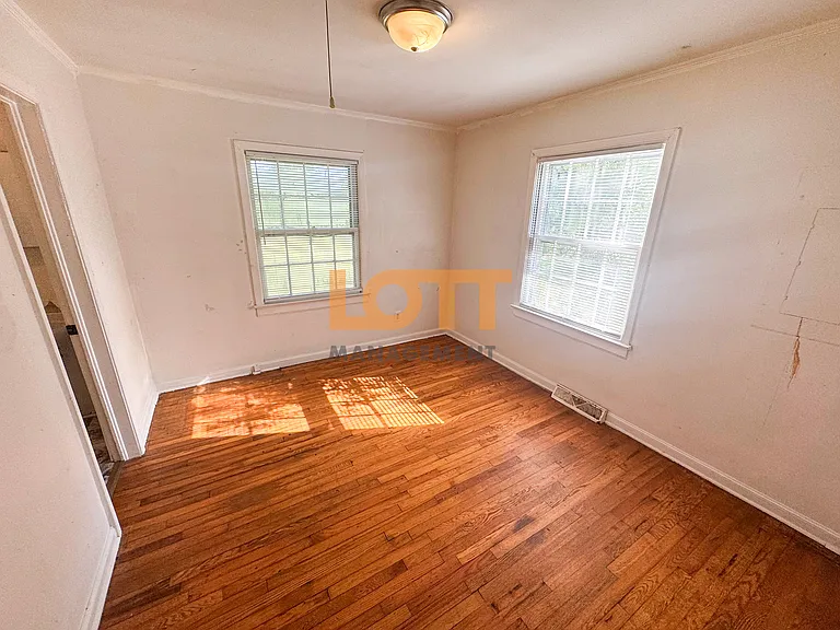 126 Irene Cir — Photo 5