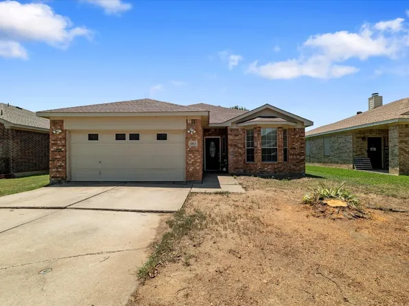 1012 McKavett Dr, Fort Worth, TX 76140