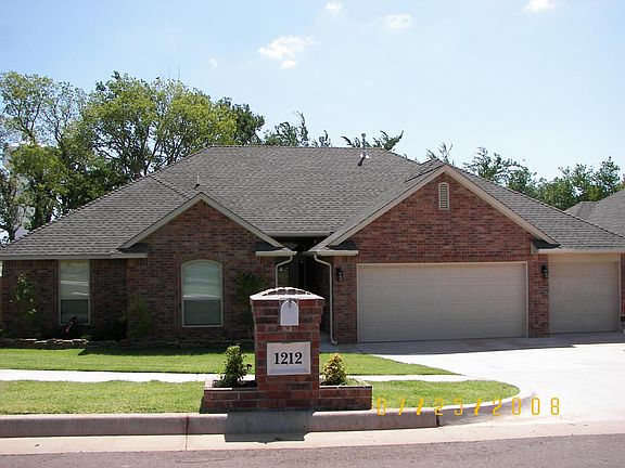 4th image of 1212 Summer Hill Dr