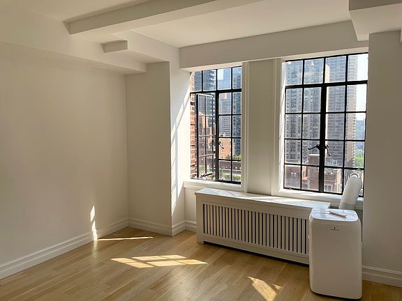 3rd image of 320 E 42nd St APT 1811