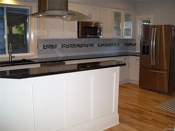4th image of 128 Ashland Ave