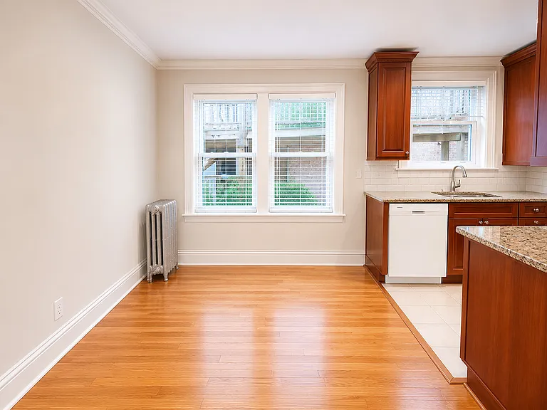 2044 W Farragut Ave #2C — Photo 8