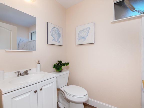 4th image of 956 W Hacienda Ave #1
