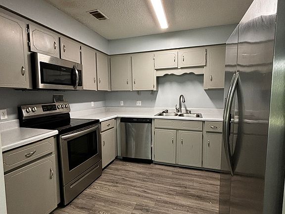 4th image of 177 S Jefferson St