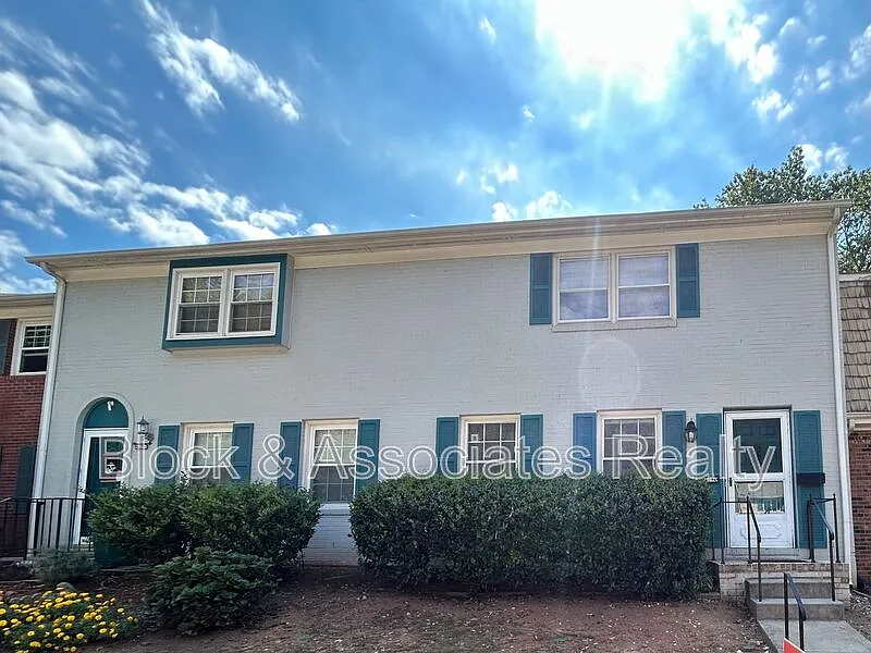 3 bed, 2.5 bath, $1,745 — Photo 2
