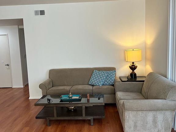 5th image of 10756 Camarillo St APT 103