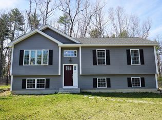 27 3rd St, Windham, NH 03087