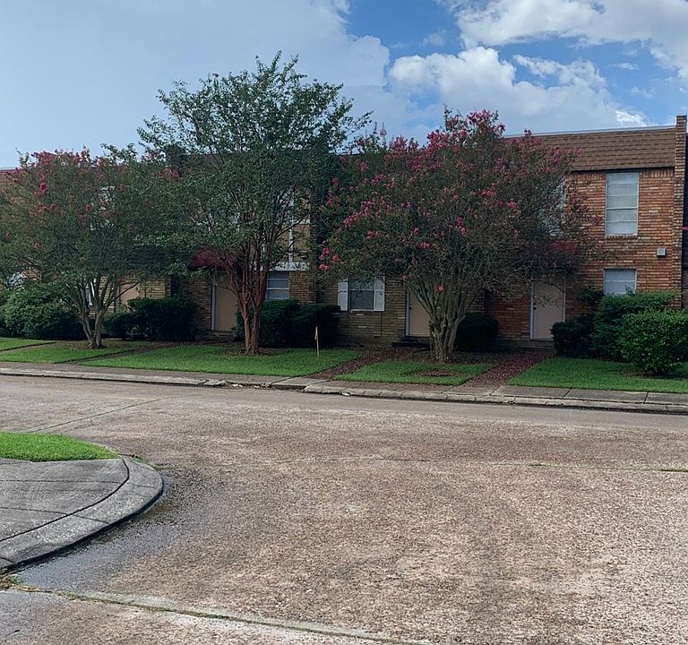 2nd image of 711 Ridgewood Dr