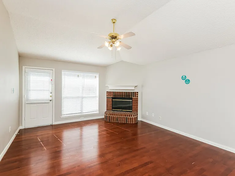 1844 Overland St — Photo 3