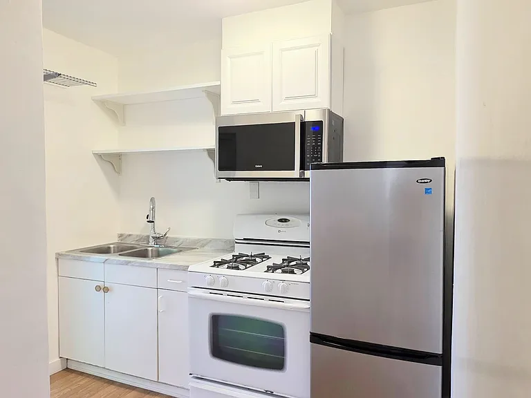 1246 Chelsea Ave #C — Photo 2