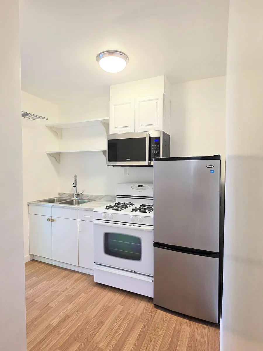 Building Photo - 1246 Chelsea Ave #C