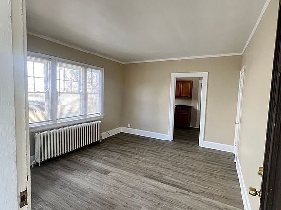2nd image of 1978 Garden Ln APT 1