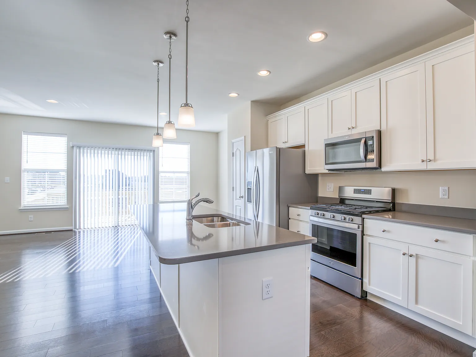 3 bed, 3.5 bath, 2178 sqft, $2,248 — Photo 2