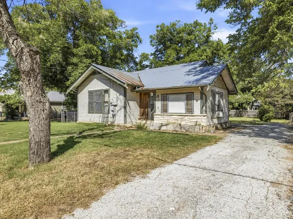 420 Plum St, Fredericksburg, TX 78624
