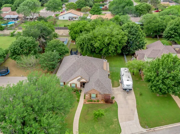 6601 Simmons Rd, North Richland Hills, TX 76182