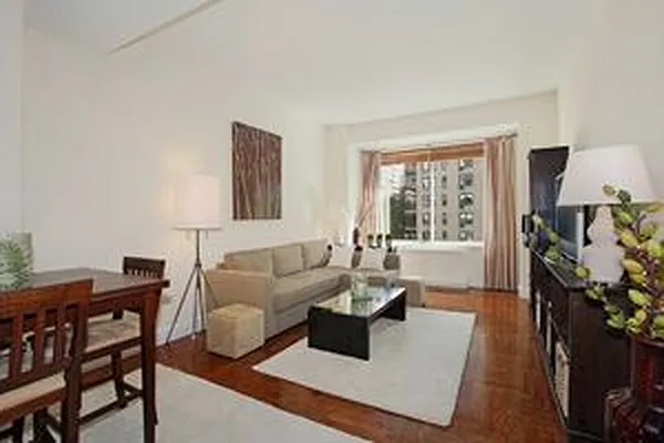 Rented by Douglas Elliman | media 33