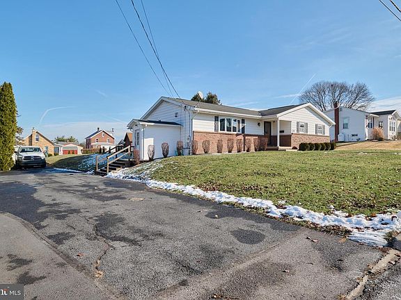 3rd image of 138 Brown Ave