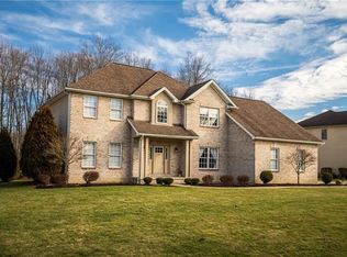 1962 Pierce Bluffs Dr, Hermitage, PA