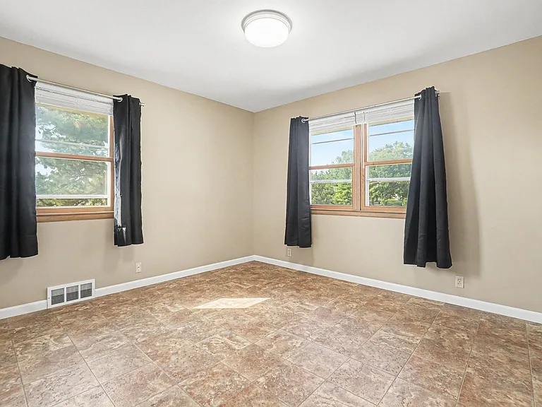 6767 Military Ave — Photo 7