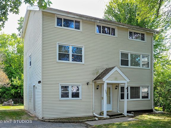 3rd image of 205 Wildwood Dr
