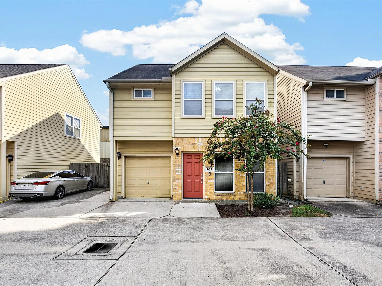 2 bed, 2.5 bath, 1402 sqft, $1,875 — Photo 2