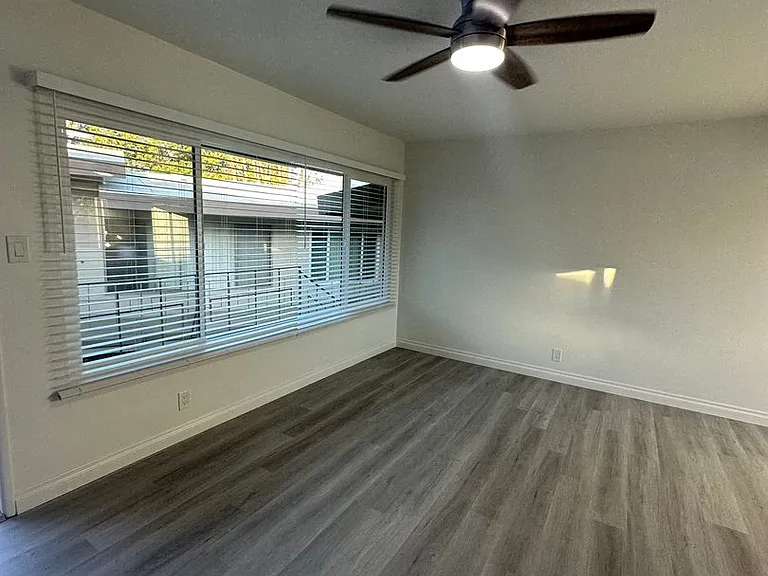 Villa Park Estates Apartments — Photo 16