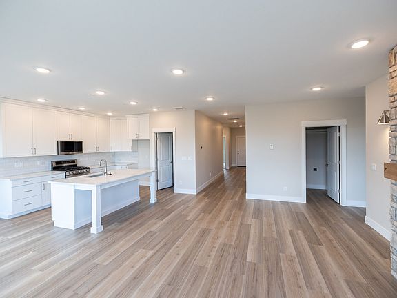 3rd image of 2846 N Grant Ave