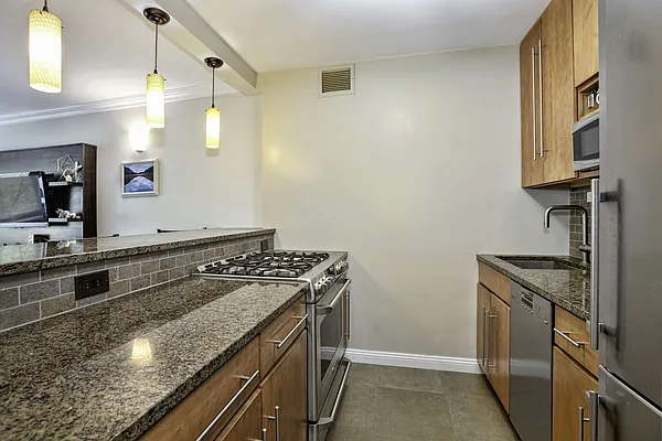 Rented by Compass | media 9