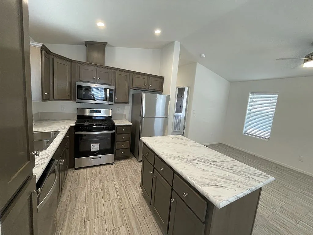 2 bed, 2.0 bath, 1040 sqft, $1,499 — Photo 3