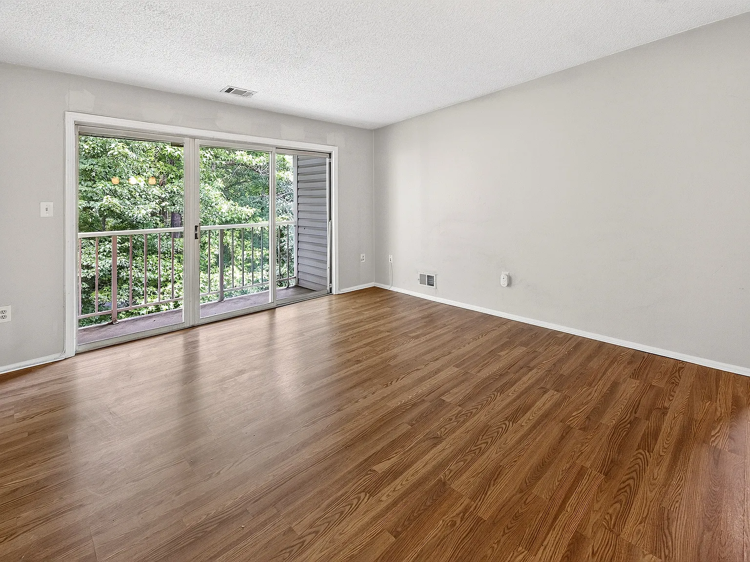 2 bed, 1100 sqft, $2,250 — Photo 4