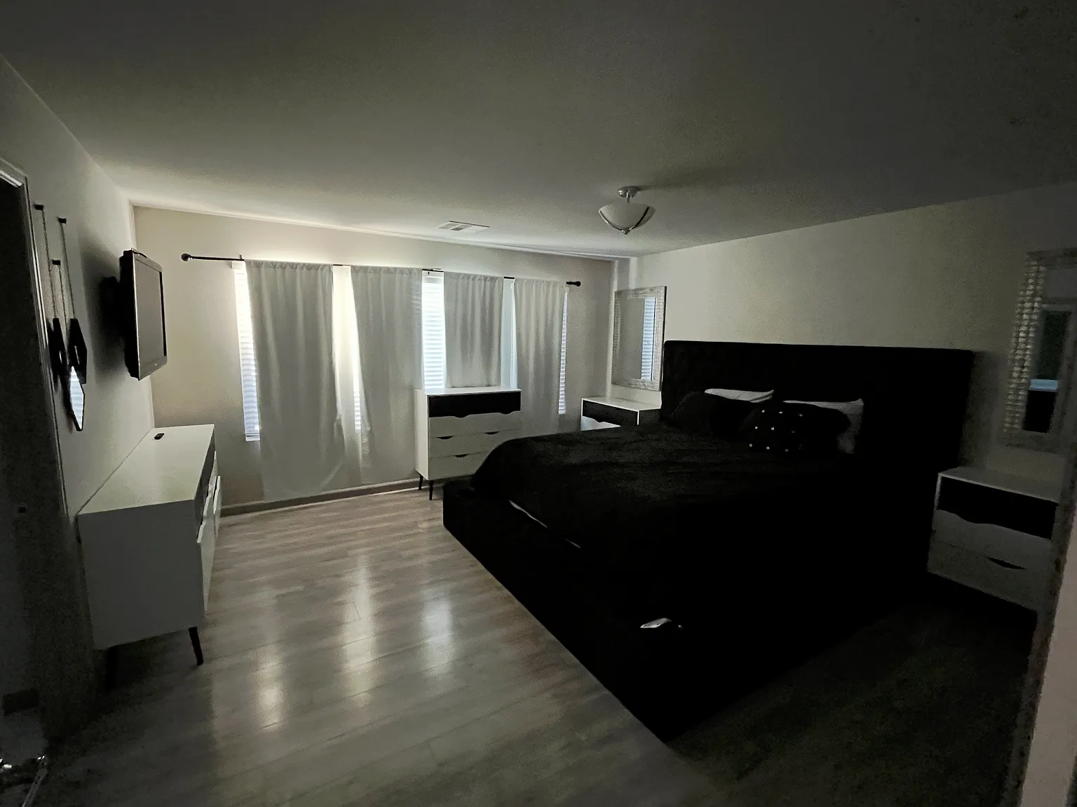 3 bed, 3.5 bath, 2500 sqft, $3,850 — Photo 4