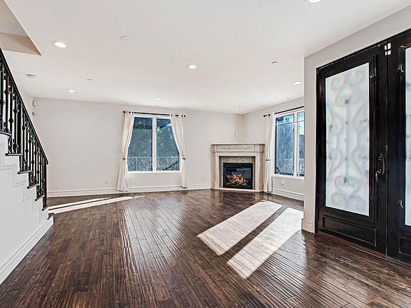 5th image of 1096 S Bedford Dr APT 101