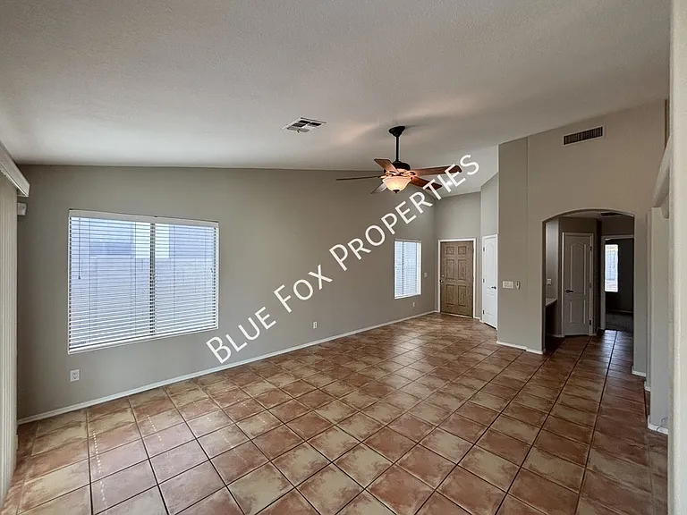 10163 E Falcon Point Dr — Photo 2