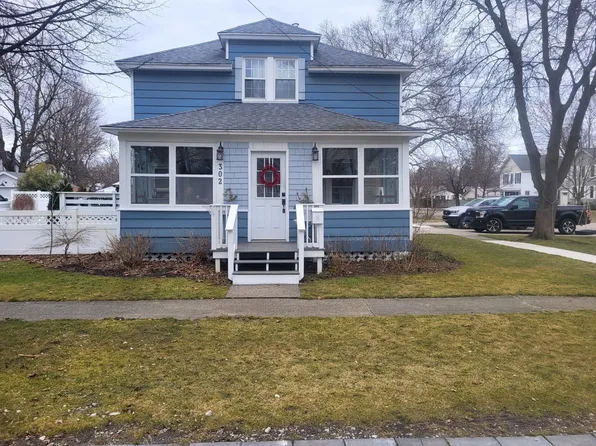 302 N Division St, Spring Lake, MI 49456