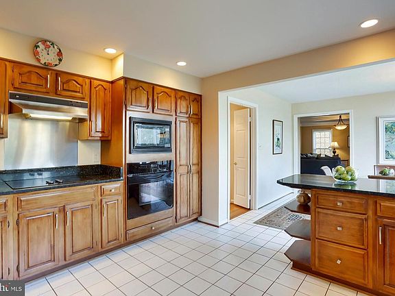 5th image of 9529 Fox Hollow Dr