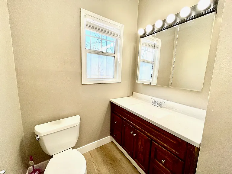 229 W 8th St #D — Photo 21