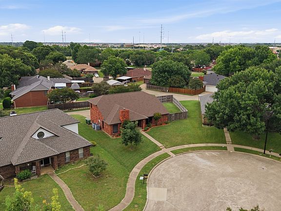 2nd image of 605 Buttercup Cir
