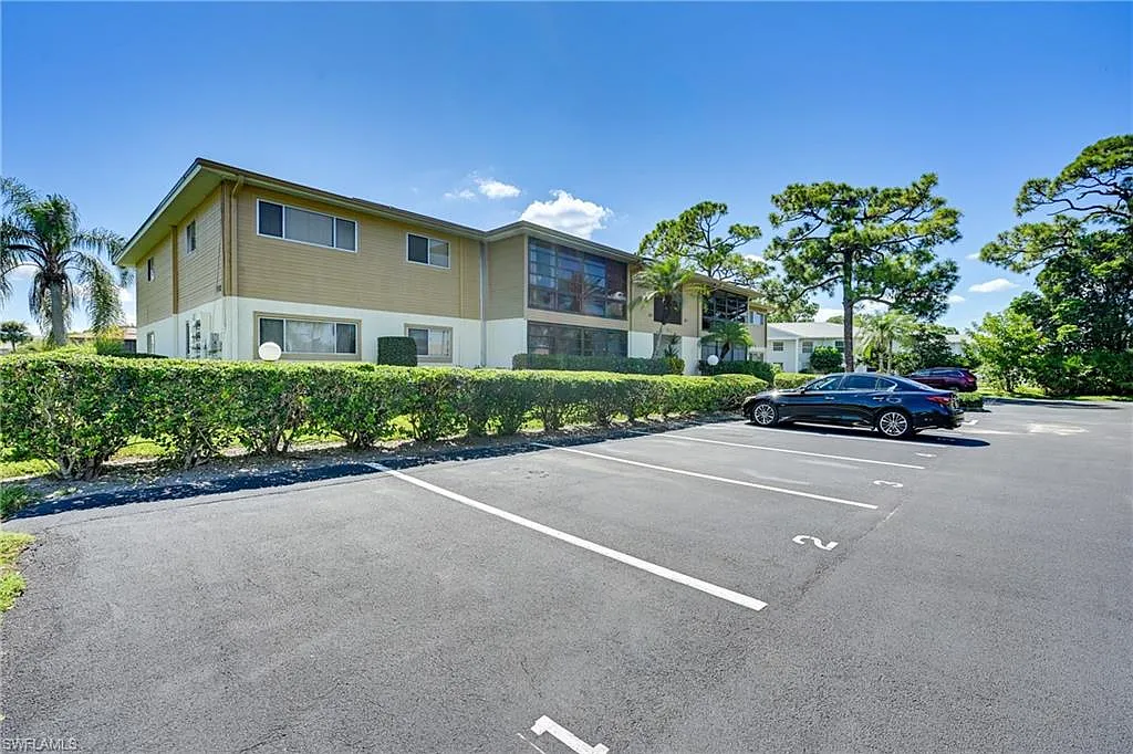 3 bed, 2.0 bath, 1072 sqft, $1,600 — Photo 3