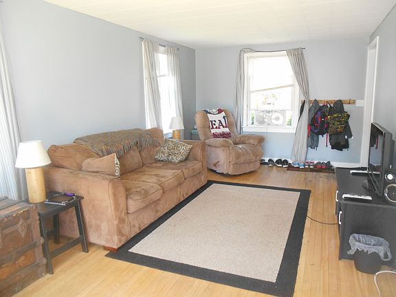 2nd image of 38 Roosevelt St