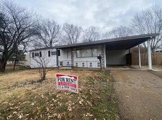 1230 S Waterford Dr, Florissant, MO 63033
