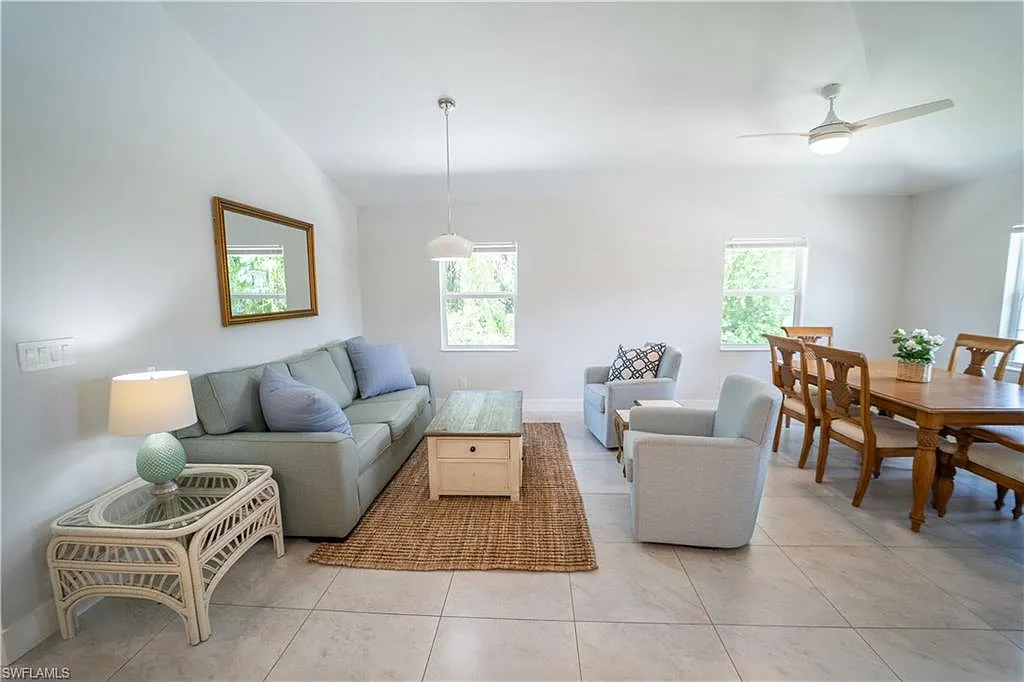 3 bed, 2.0 bath, 1400 sqft, $2,600 — Photo 4