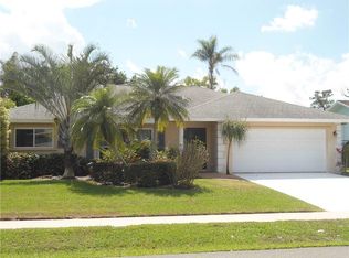 3384 N Lakeview Dr, Delray Beach, FL 33445