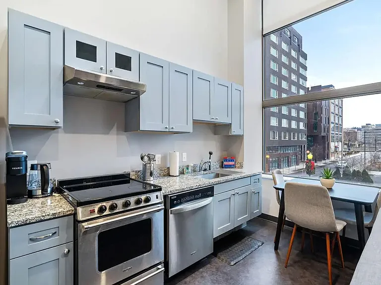 800 Penn — Photo 1