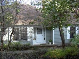 5 Warwick Ln, Lincolnshire, IL